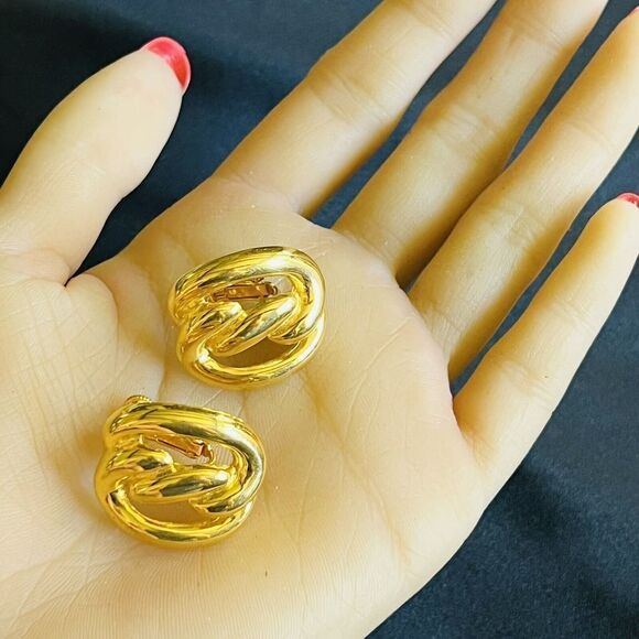 Vintage JS Signed Shiny Screw Back Earrings Gold Tone Twisted Knot Abstract 4042 - Picture 5 of 11